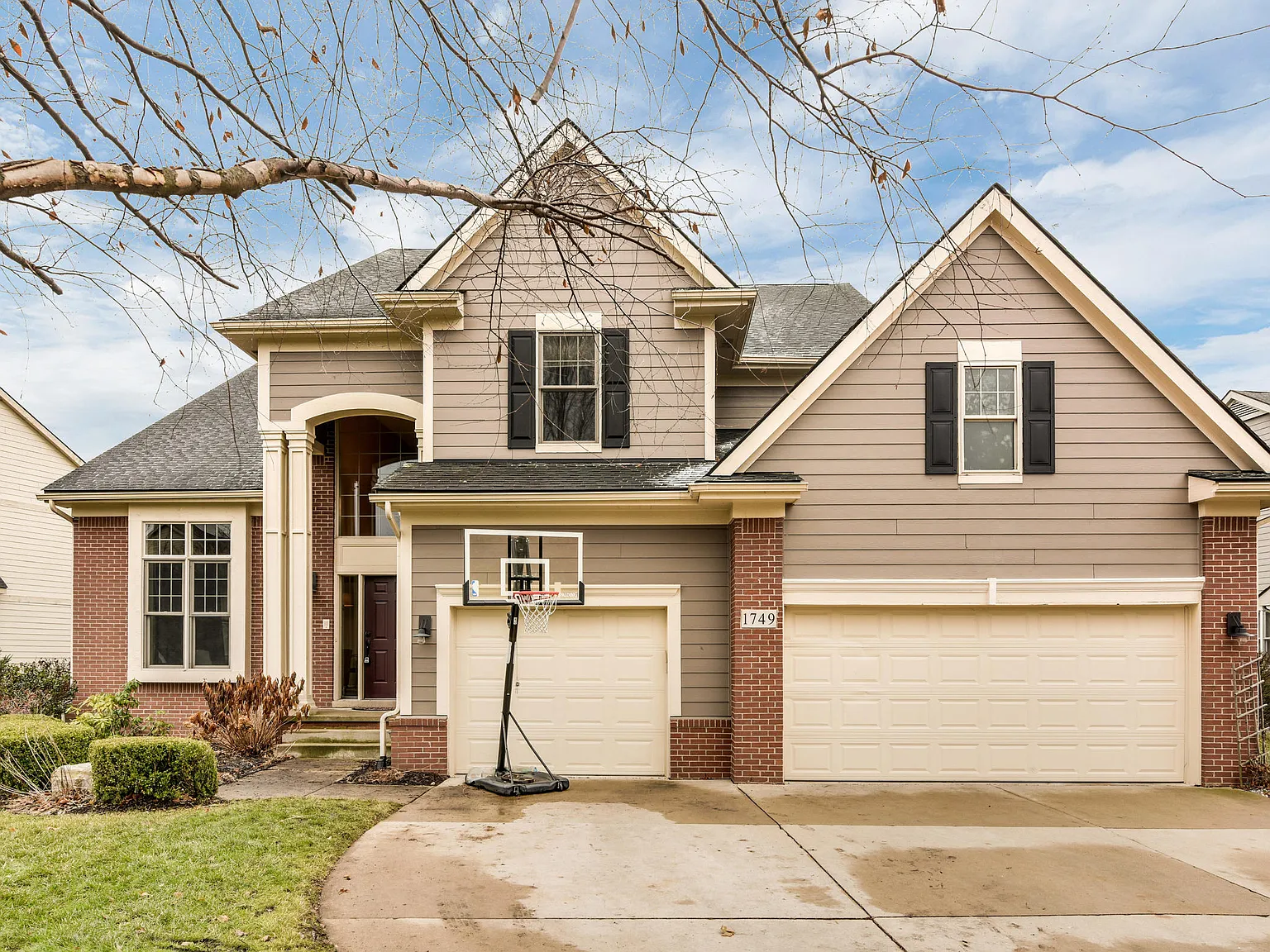 1749 Cheshire Ln photo 1
