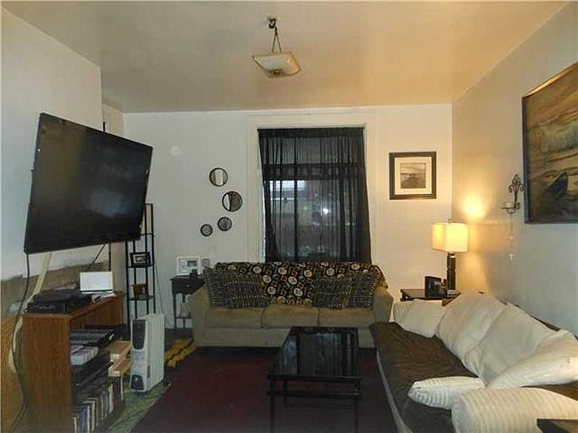 2nd image of 1013 Grand Ave