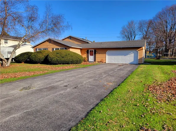 154 Rusty Ln, Rochester, NY 14626
