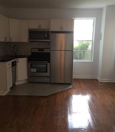 3rd image of 12 Manning Ave