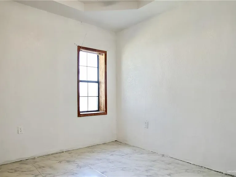 927 E Salazar St — Photo 14