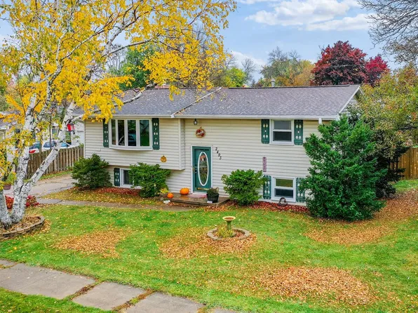 2493 Robinson Ave, Green Bay, WI 54311