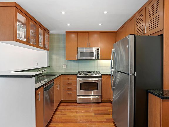 4th image of 75 Henry St APT 32G