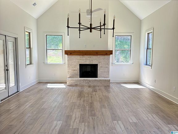 3rd image of 416 Victoria Way
