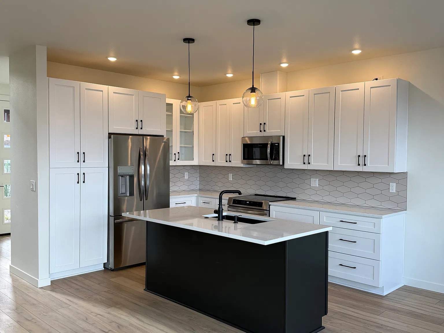 3 bed, 2.5 bath, 1725 sqft, $2,795 — Photo 2