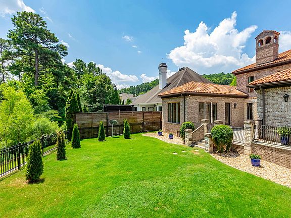2nd image of 11 La Scala Ct