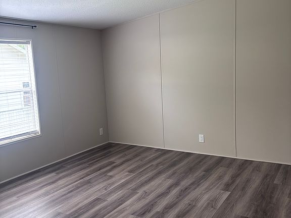 3rd image of 10960 Iowa Ave