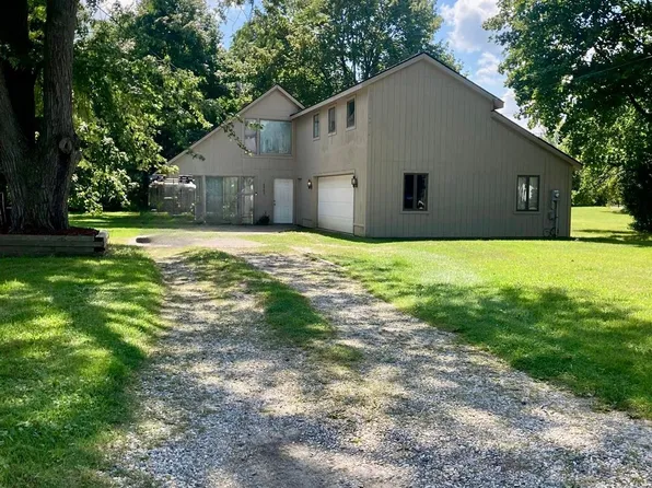 4065 Woodmere Dr, Waterford, MI 48329