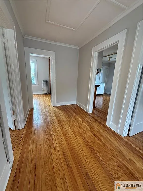 2 bed, 1.0 bath, 3165 sqft, $2,400 — Photo 4