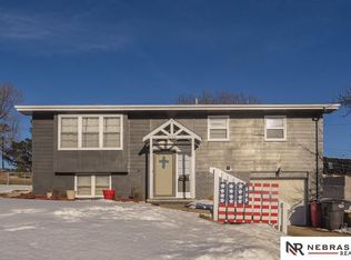 8128 Valley Rd, La Vista, NE 68128