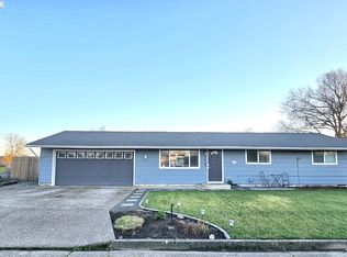 390 N 7th Pl, Harrisburg, OR
