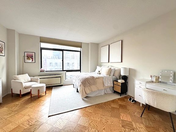 3rd image of 303 E 43rd St APT 20A