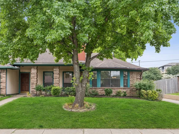 210 E Amberway Ln, Garland, TX 75040