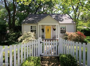 4009 Chestnut St, Fairfax, VA 22030