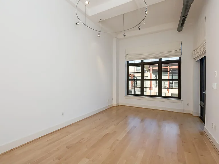 2328 Champlain St NW — Photo 10
