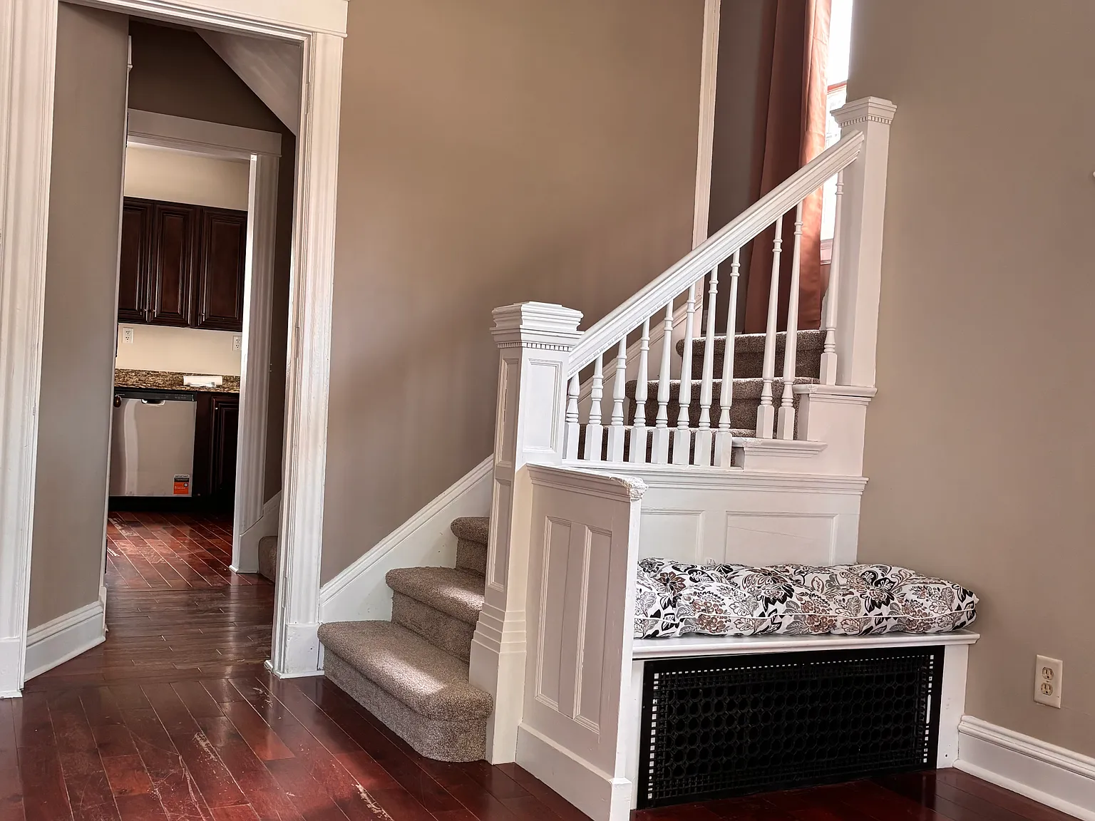 3 bed, 1.5 bath, 1624 sqft, $1,800 — Photo 2