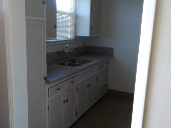 3rd image of 1024 E San Antonio Dr APT B