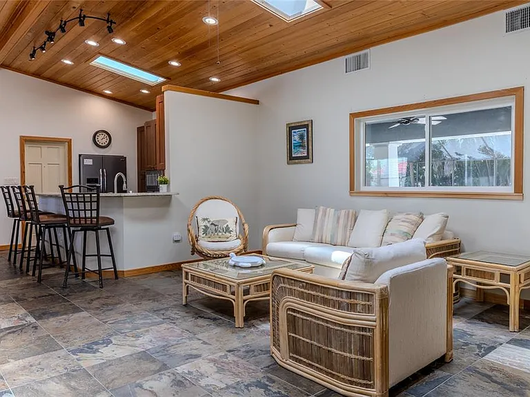 416 Sunset Dr — Photo 23