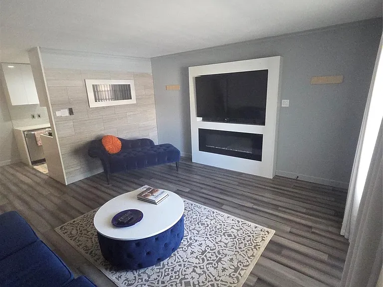 2250 Bering Dr — Photo 3