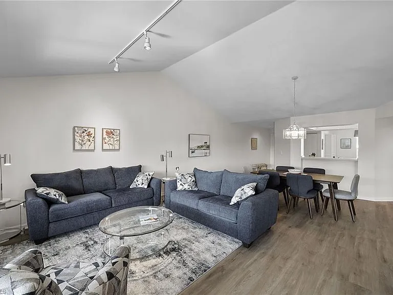 4240 Lake Forest Dr #423 — Photo 6