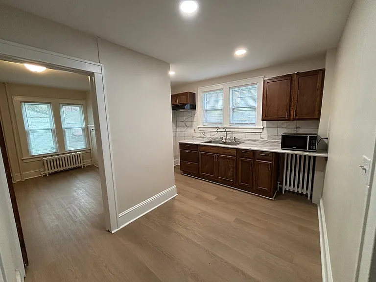 23 W Erie St #1R — Photo 3