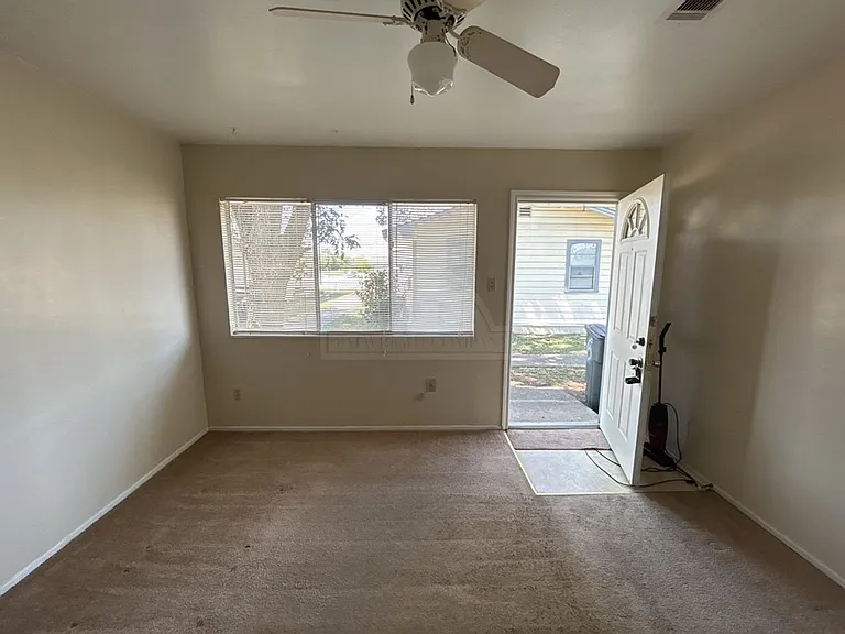 1406 Bundrant Dr — Photo 3