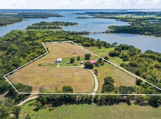 1196 McKenzie Rd, Tioga, TX 76271