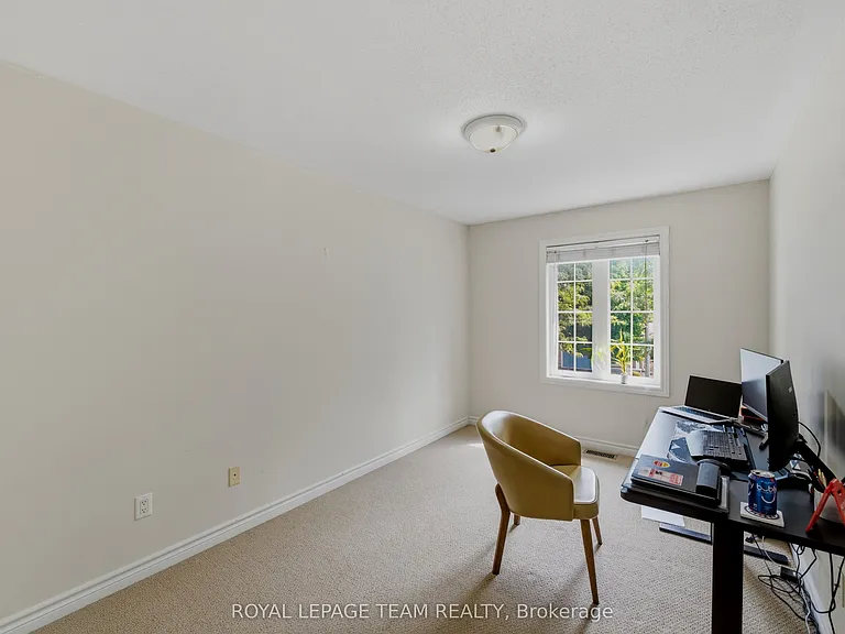 216 Horseshoe Cres — Photo 43