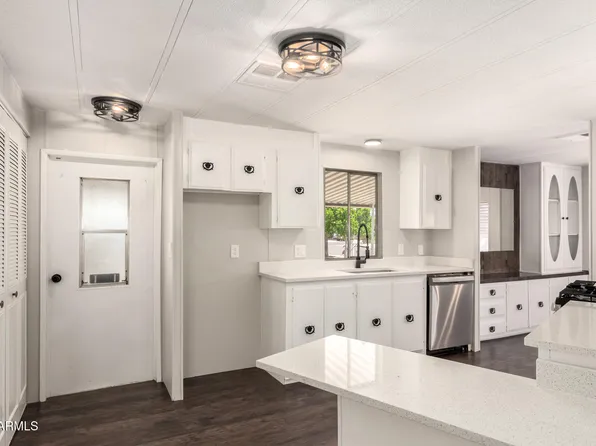 402 E CHARLESTON Avenue, Phoenix, AZ 85022