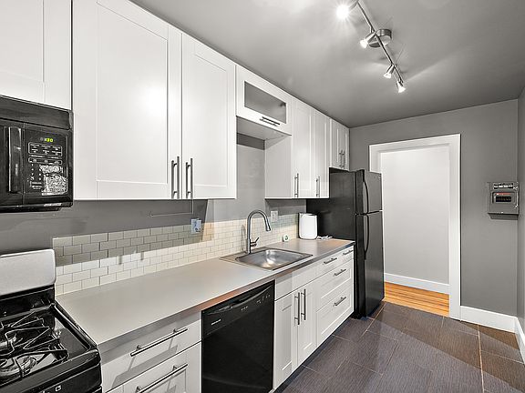 3rd image of 565 W Breckenridge St APT 1