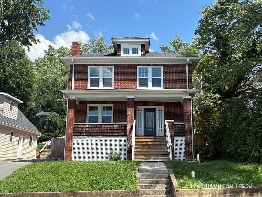 1244 Hamilton Ter SE