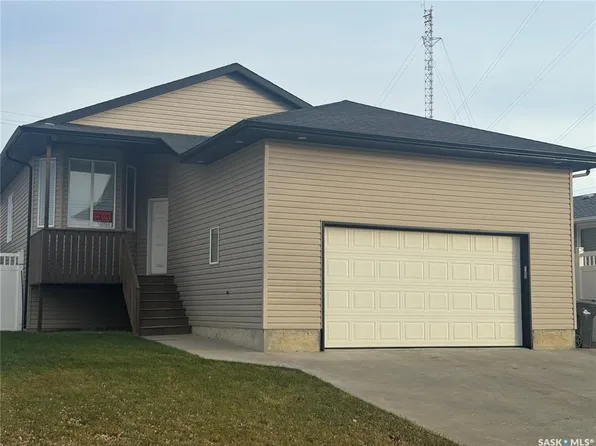 916 3rd STREET SE, Weyburn, SK S4H 3J8