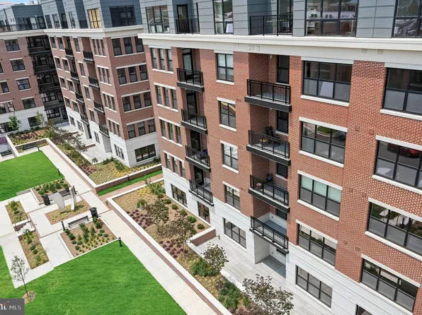 701 Swann Ave #Two-405, Alexandria, VA 22301