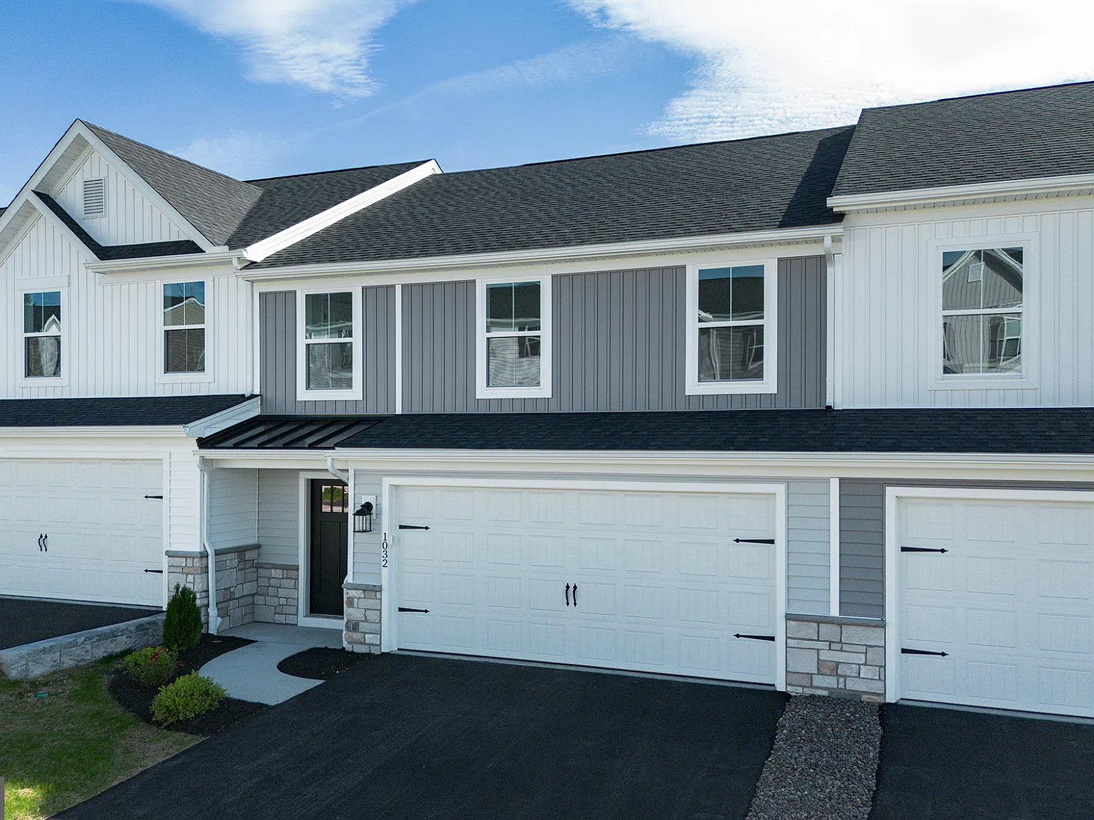 3 bed, 2.5 bath, 1760 sqft, $2,760 — Photo 2