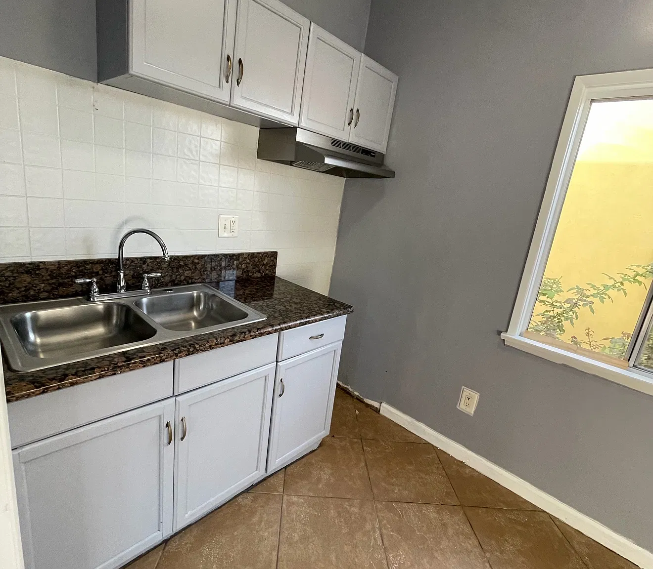 Studio, 650 sqft, $1,795 — Photo 2