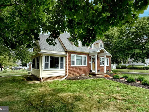 99 Pine St, Beverly, NJ 08010