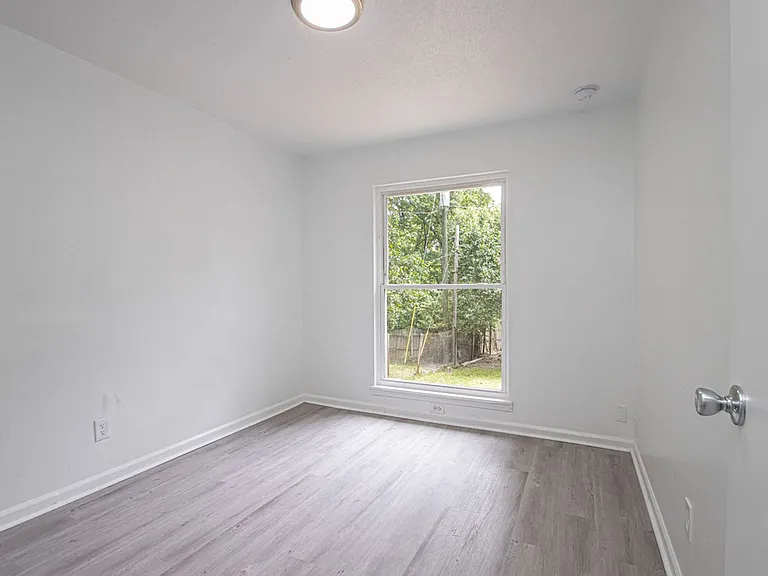 615 Mimi Ln — Photo 18