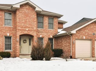 208 Kacie Ct, Westmont, IL 60559