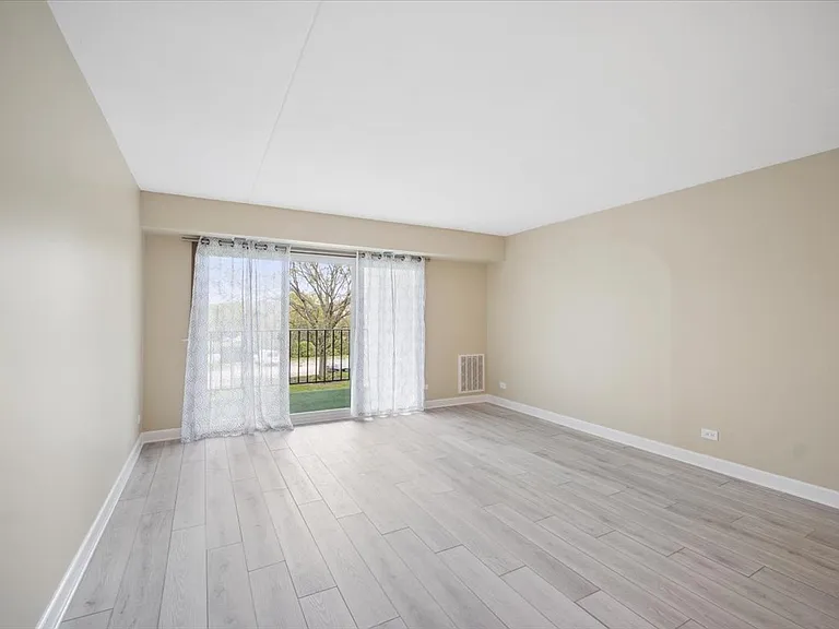 475 Plum Creek Dr #206 — Photo 2