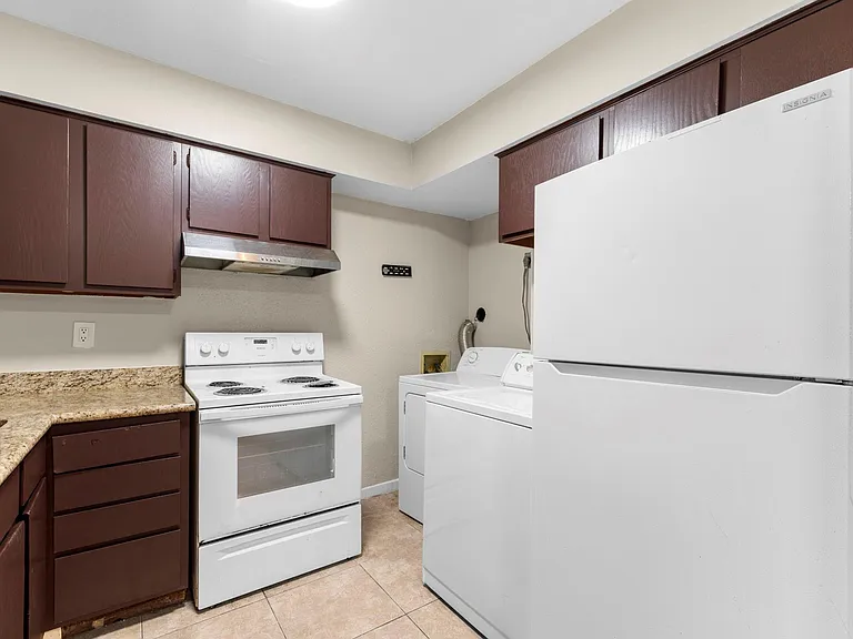 9350 Country Creek Dr #52 — Photo 17