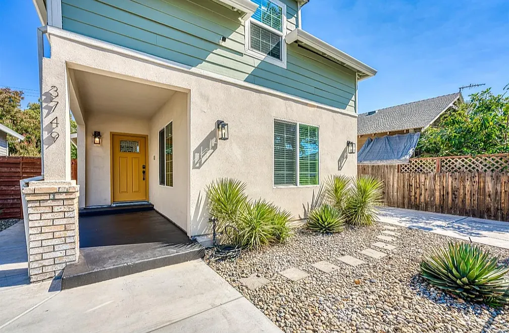 2 bed, 1200 sqft, $3,549 — Photo 3