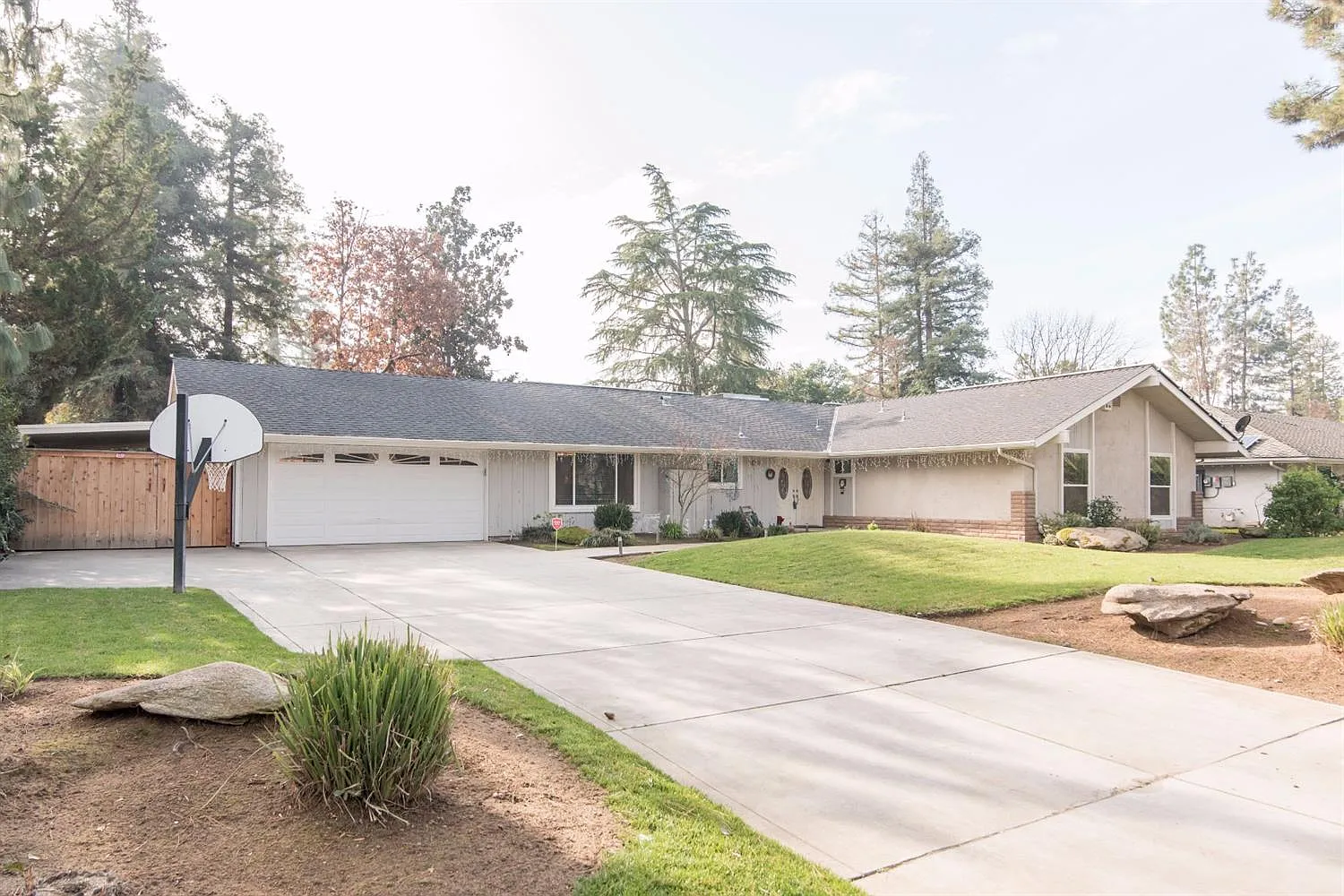 2739 W Dovewood Ln photo 1
