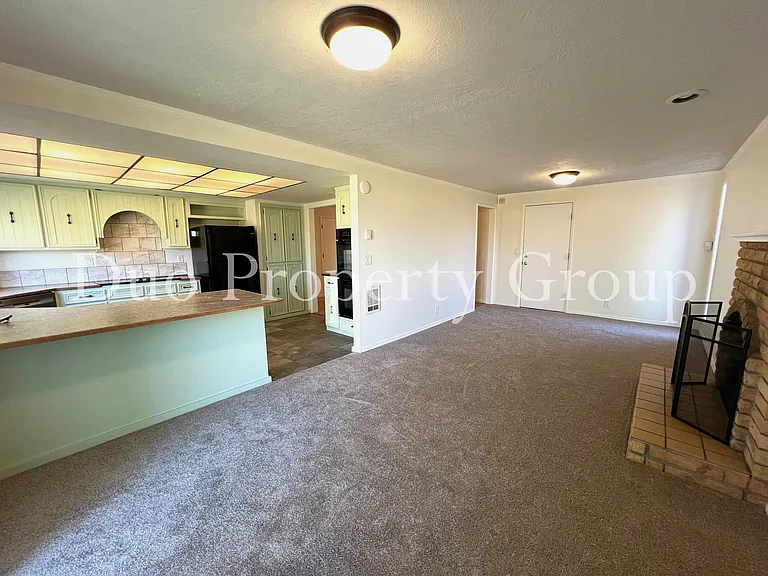 2035 Harvard Dr — Photo 9