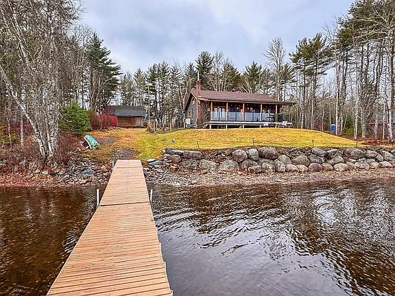 3rd image of 25 Oakridge Ln E