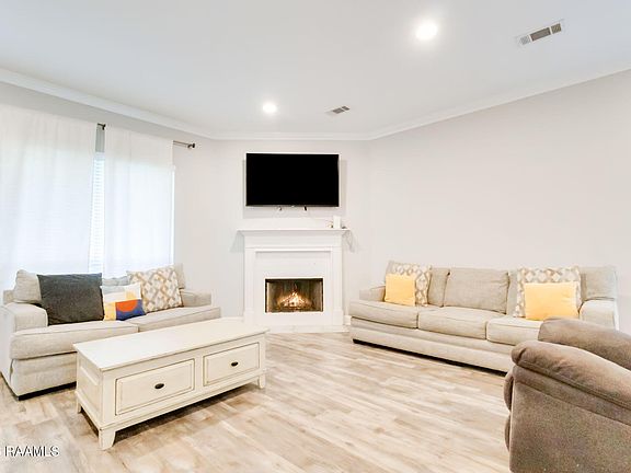 3rd image of 200 Lakefront Dr