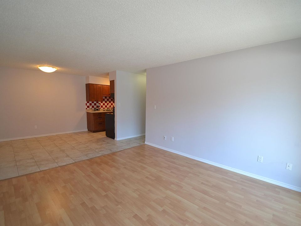 2nd image of 3925 Kingsway St #206