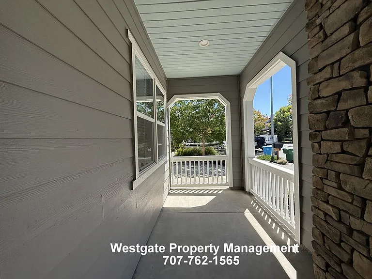 1708 Southridge Dr — Photo 5