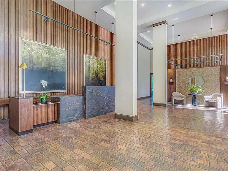 2575 Peachtree Rd NE #7G — Photo 25