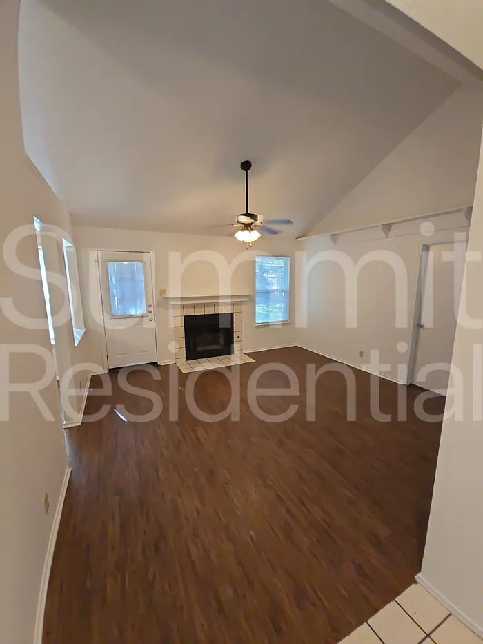 3 bed, 2.0 bath, 1200 sqft, $1,725 — Photo 3