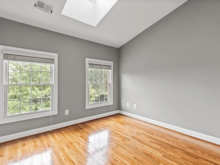 10363 Gershwin Ct — Photo 24